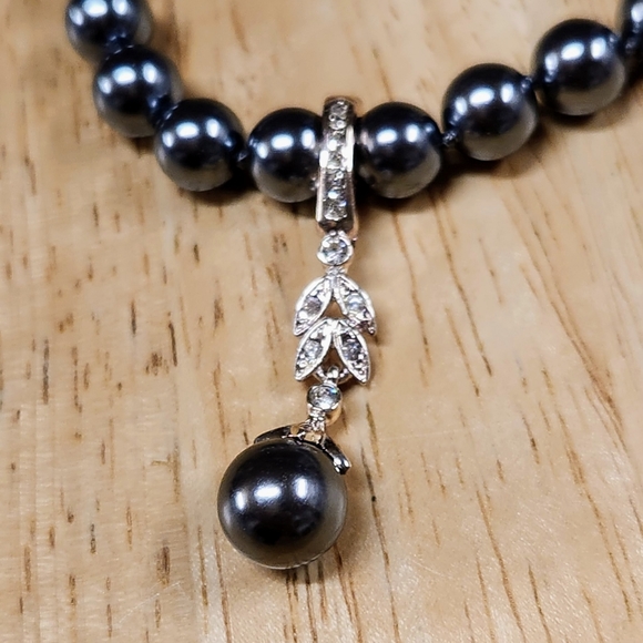 Blue/Gray Pearl Necklace - Picture 4 of 6